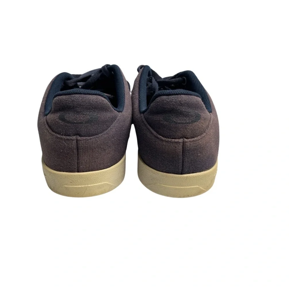 Oakley men size 10 canvas lace ups/manufactured yellow outer sole navy/gray